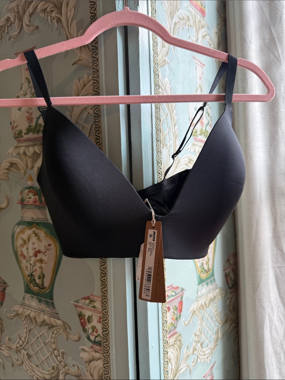SKIMS Black Wireless V-Neck T-Shirt Bra